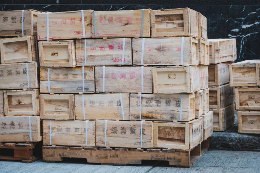 export goods in woodend boxes interlock stacked on pallet