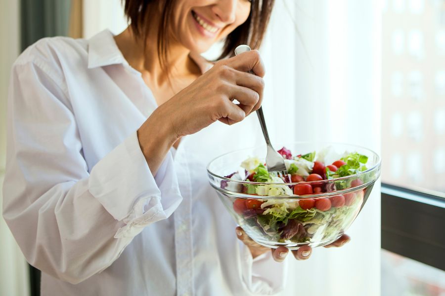 woman eating healthy foods vegetables and fruits