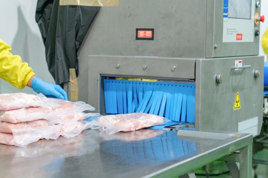 chicken meats going to x ray machines