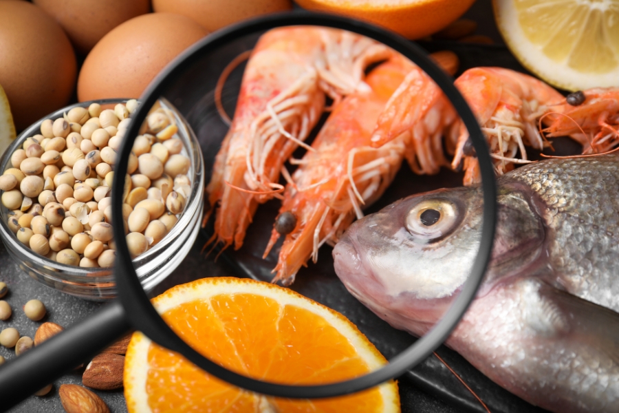 magnifying glass in seafoods